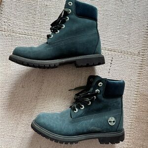 Timberland Women’s Green Boots with Velvet Detail
